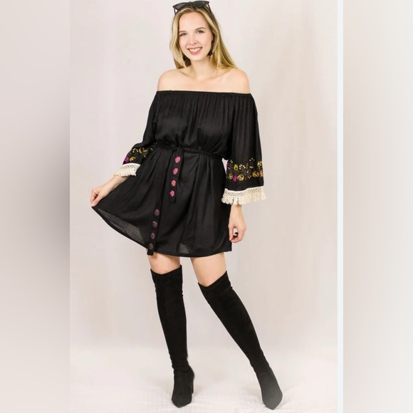 Avani Dresses & Skirts - Avani Del Amour Women's Size XL Off the Shoulder Boho Dress Embroidered w. Belt